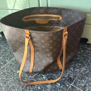 LV Sac Shopping Bag.
